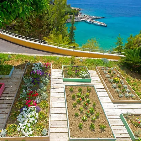 Blue Bay Apartment *