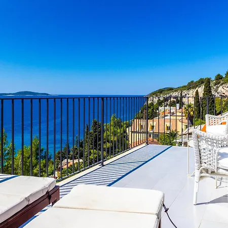 Blue Bay * Hvar Town