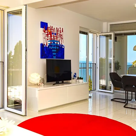 Blue Bay Apartment *