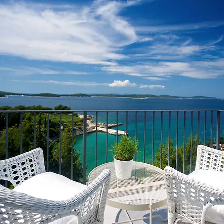 Blue Bay * Hvar Town