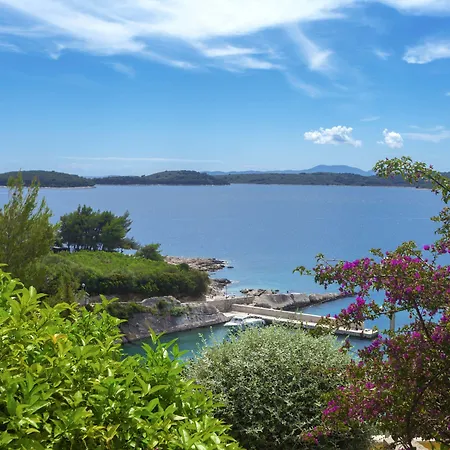 Blue Bay * Hvar Town