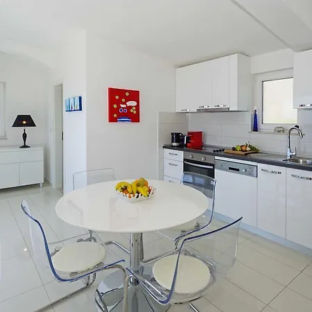 アパート ブルー ベイ レジデンス フヴァル