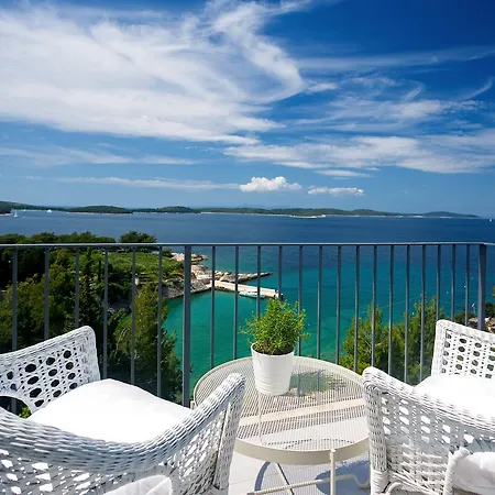 Blue Bay Apartment *