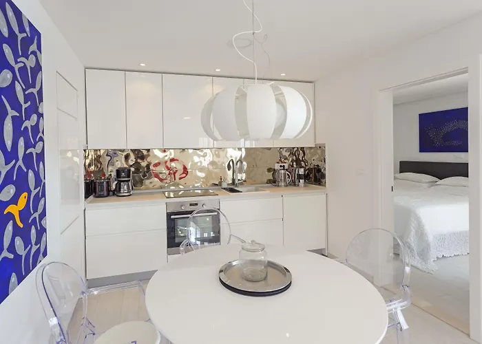 蓝湾公寓 * 赫瓦尔