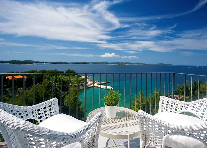 Blue Bay * Hvar Town